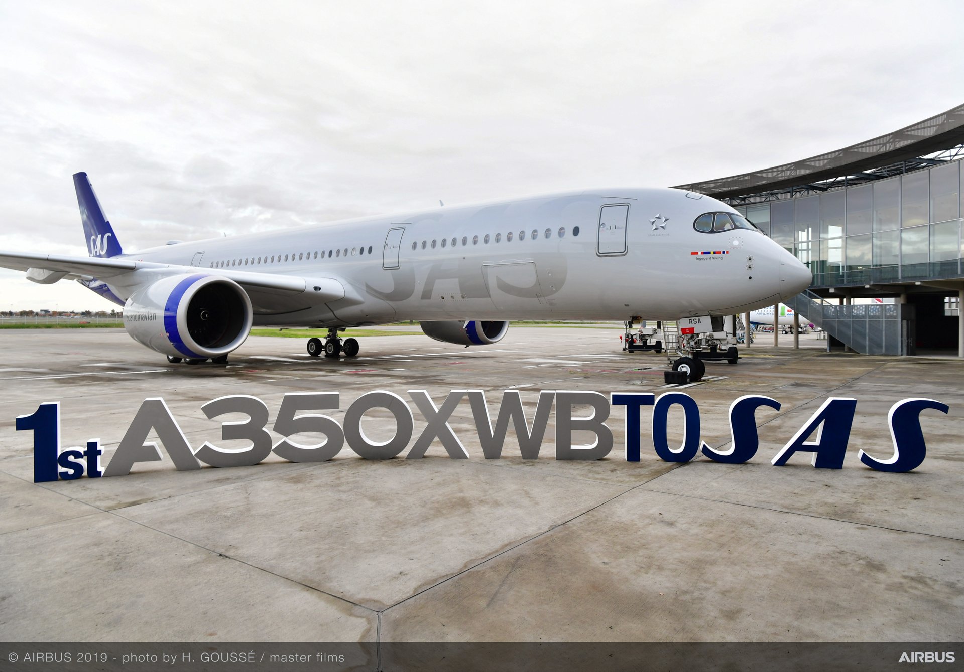 Scandinavia S Sas Takes Delivery Of Its First Airbus A350 Xwb Commercial Aircraft Airbus