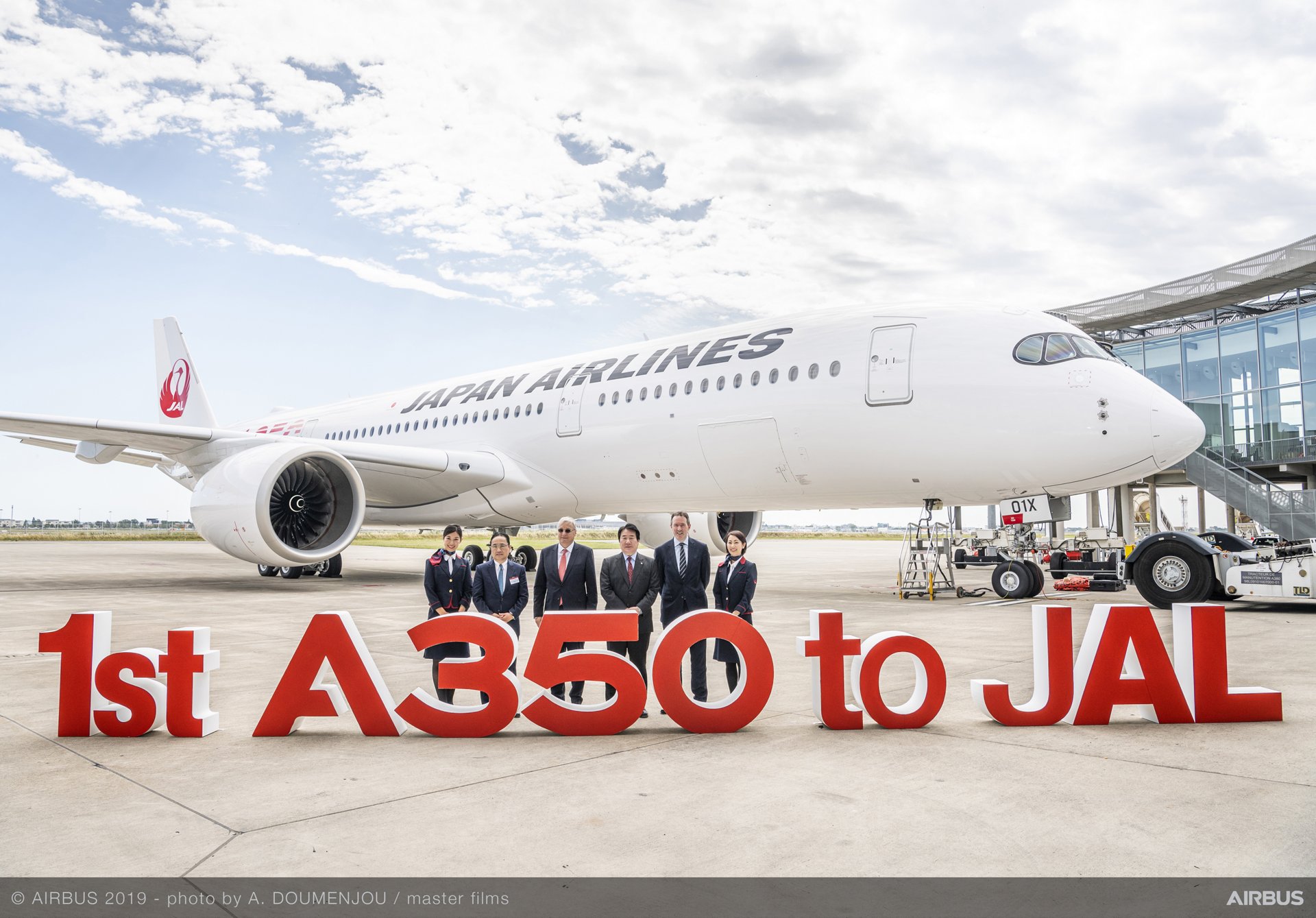Japan Airlines Takes Delivery Of First A350 Xwb