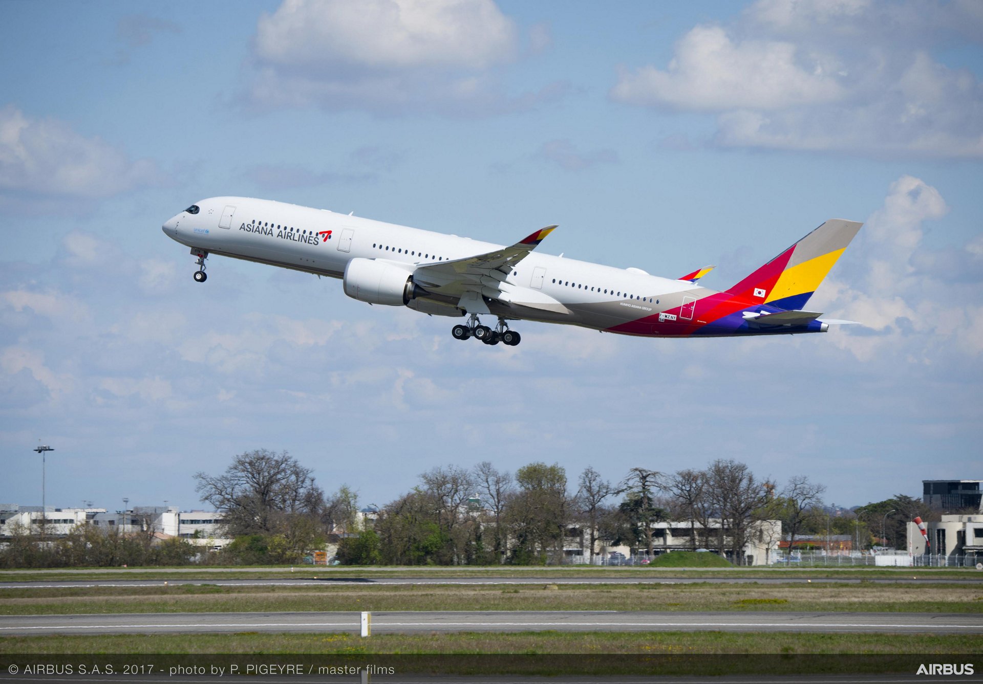 Asiana Airlines Takes Delivery Of Its First A350 Xwb