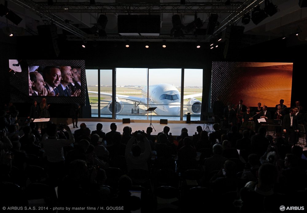 卡塔尔航空A350 XWB首架交付仪式飞机亮相