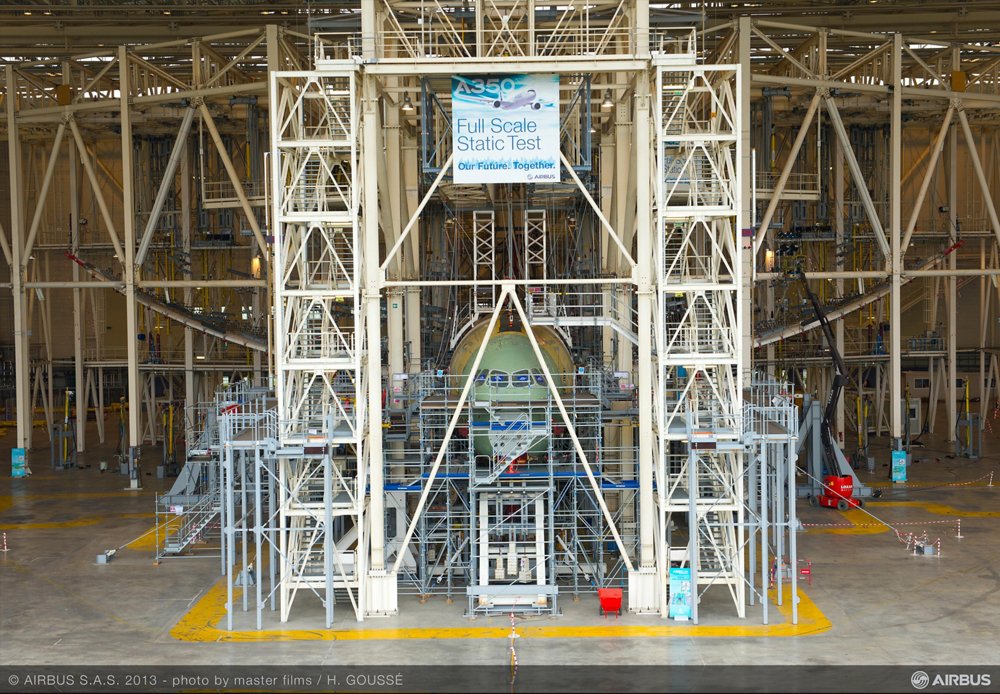 A350 XWB机翼在地基结构测试中使用最大载荷进行评估
