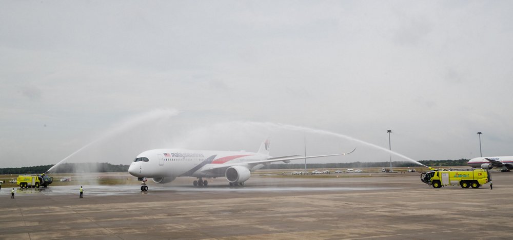 Malaysia Airlines’ first A350-900 passes under a water cannon salute at Kuala Lumpur International Airport after arriving on its delivery flight in November 2017. 