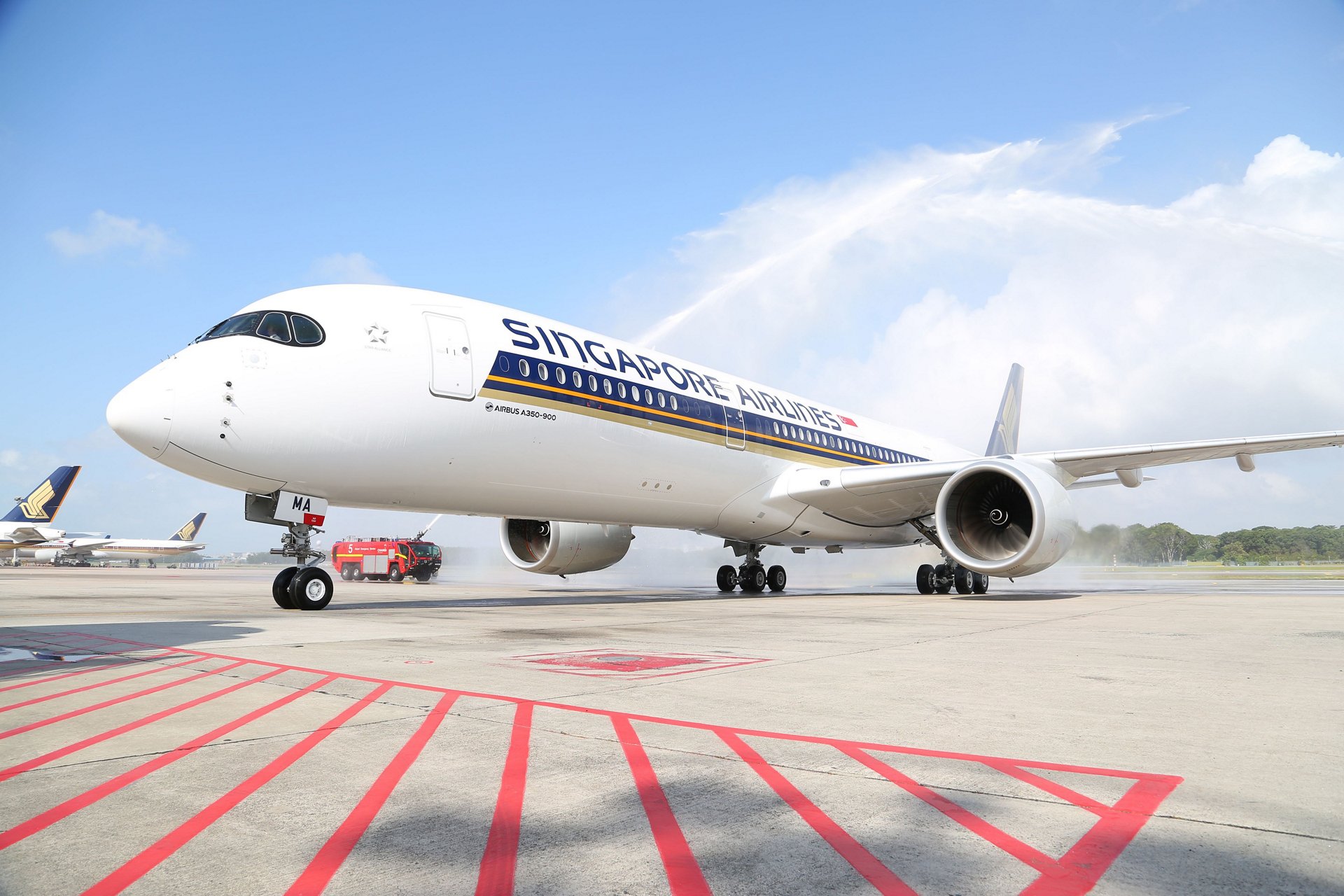 Continuing A Long And Successful Relationship Singapore Airlines Receives Its First A350 Xwb Commercial Aircraft Airbus