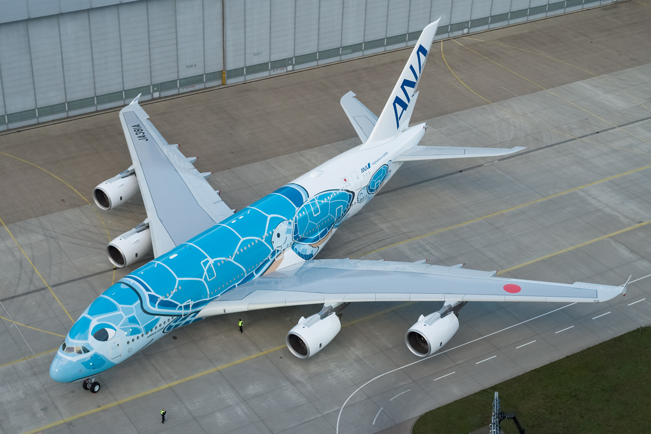 As the first Japanese customer for Airbus’ double-deck jetliner, ANA’s no. 1 A380 bears the representation of a Hawaiian turtle – and will be part of promotions to save sea turtles and the environment