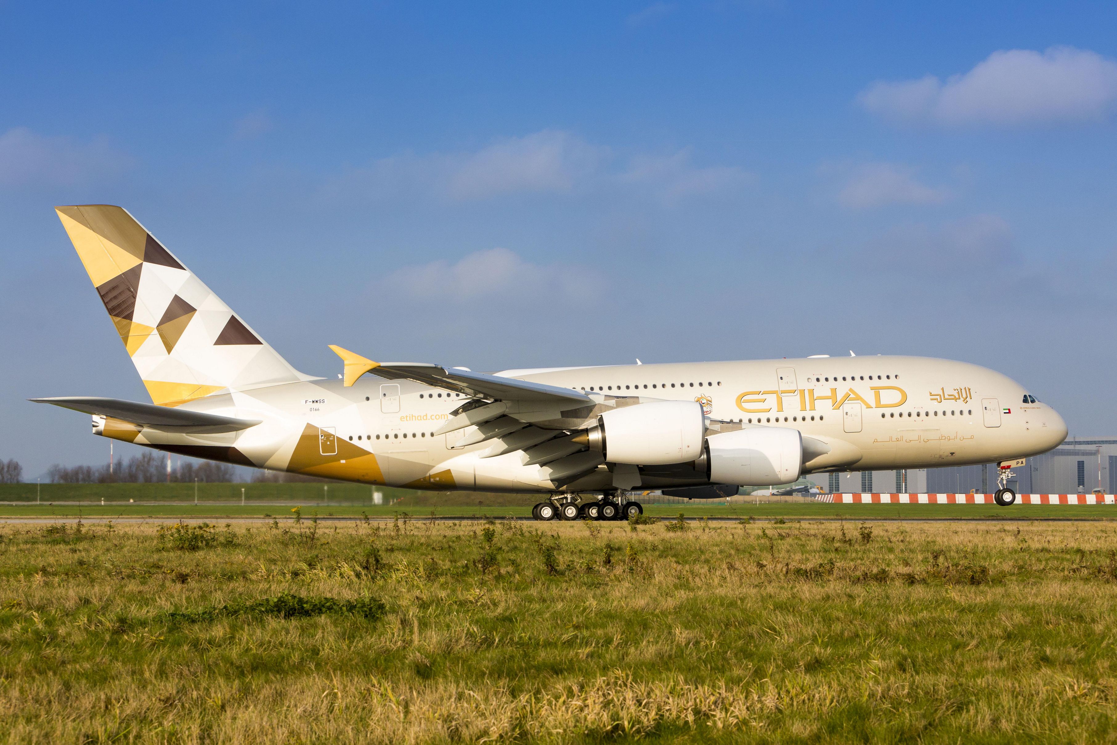 Etihad Airways Erhalt Ersten Airbus A380 Commercial