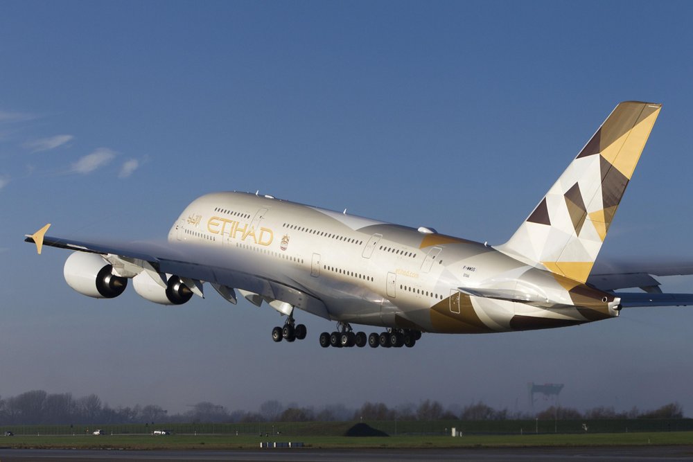An A380 in Etihad Airways’ colours; this carrier received the first of its Airbus double-deck jetliners in 2014. 