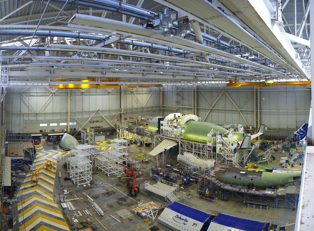 Famille Airbus BELUGA - Page 7 First-BelugaXL-in-assembly-at-Toulouse-Blagnac