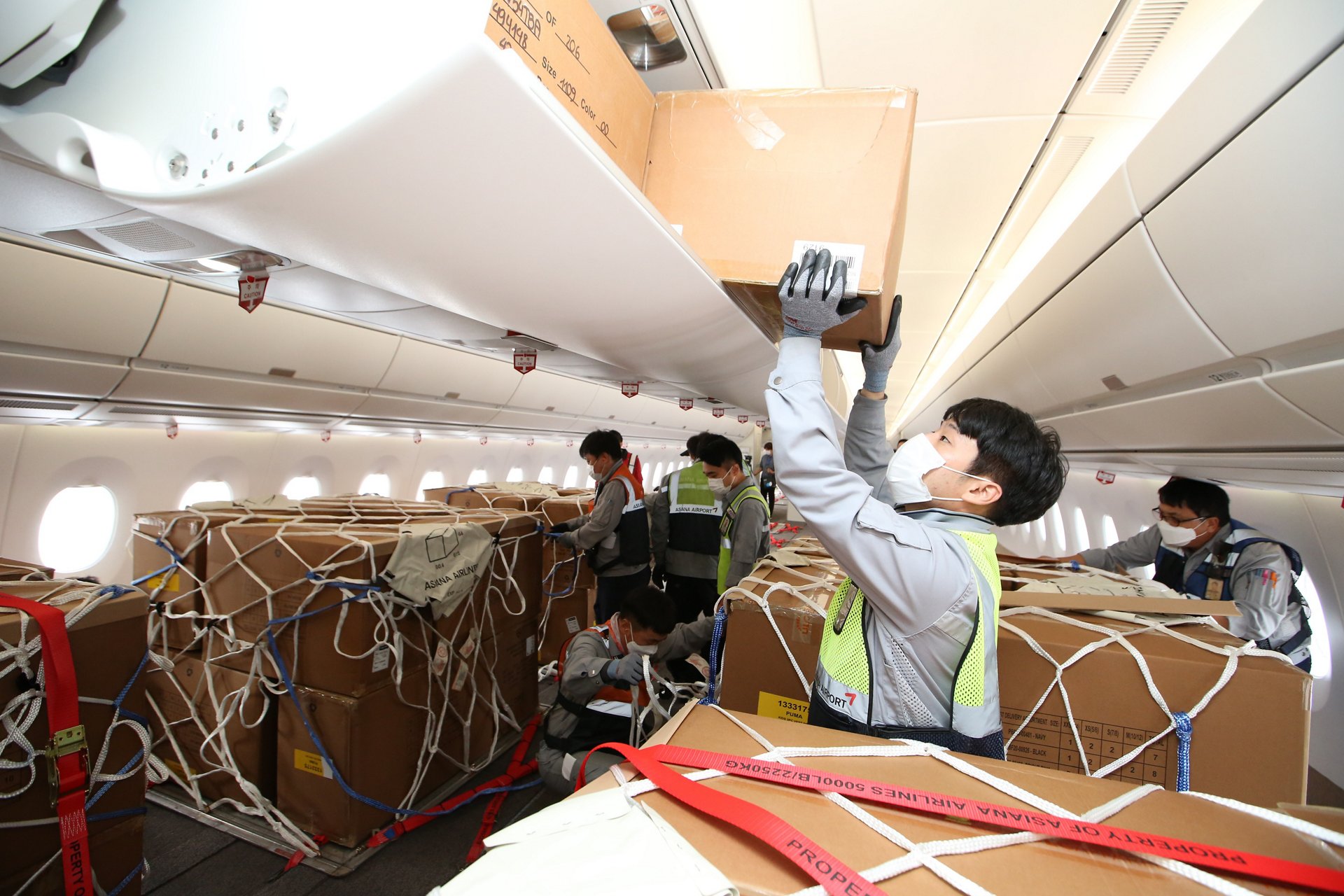 Carga Asiana Airlines A350 após o carregamento da modificação
