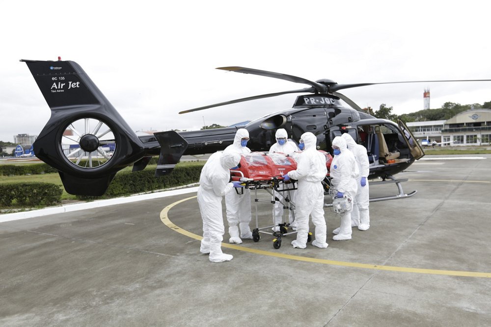 A patient is unloaded from an EC135 rotorcraft operated by Air Jet Táxi Aéreo of Brazil. 