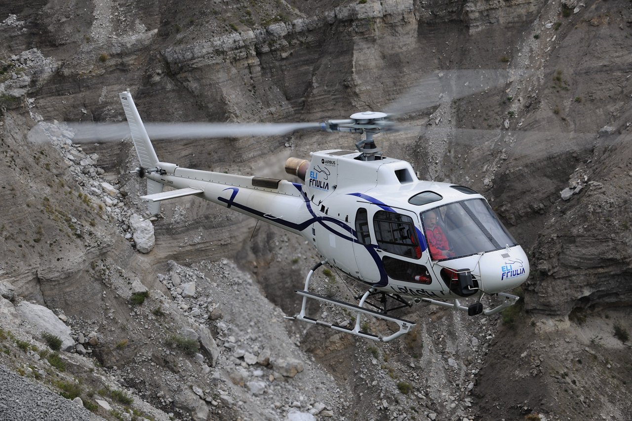 – Airbus Helicopters has accelerated the set-up of new pilot and technician training capabilities in Ukraine. The company will be delivering an H225 Full Flight Simulator (FFS) that will be based in Krementchuk, as well as delivering the first two H125 for pilot training purposes by the end of December 2019.