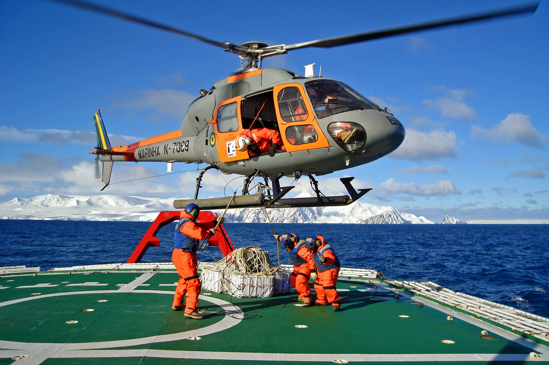 H125 making delivery to base