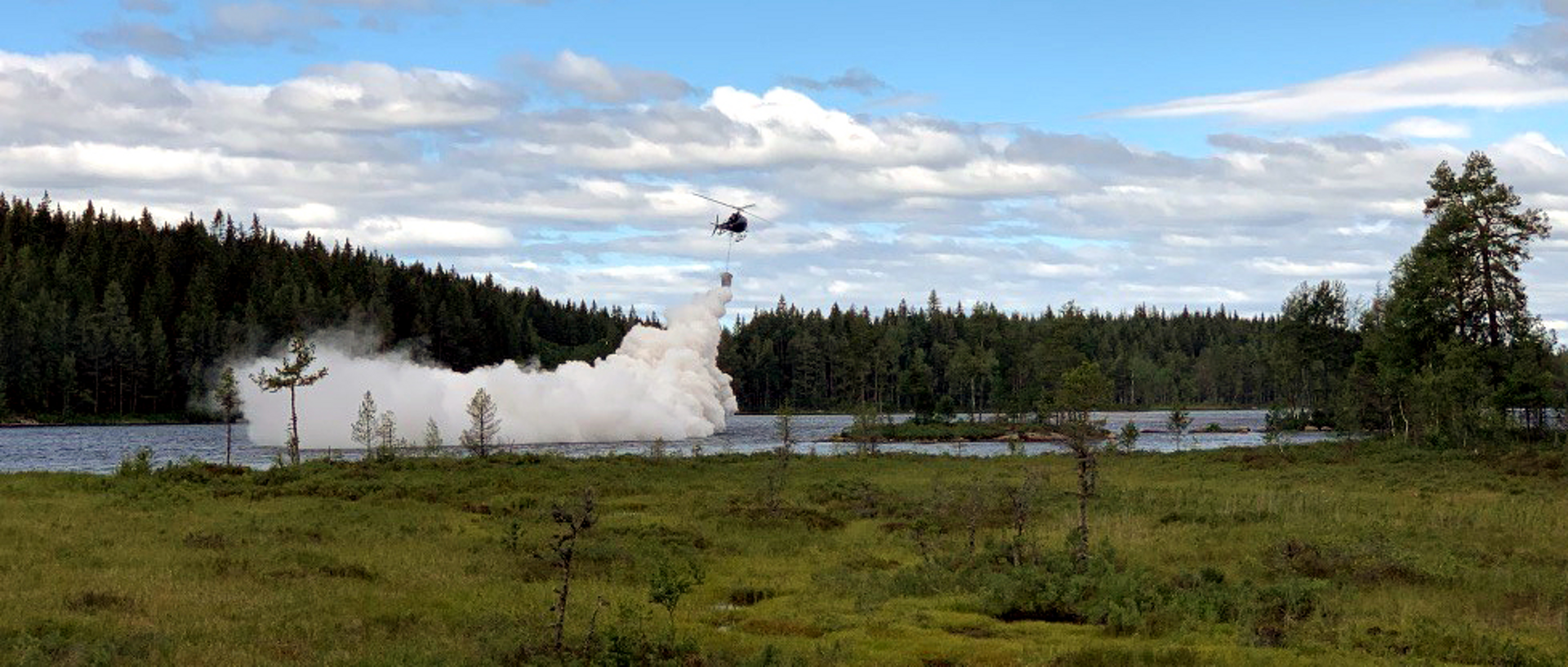 An H125 operated by Scandair of Sweden sprays lime over a Scandinavian lake in order to lower freshwater pH levels.