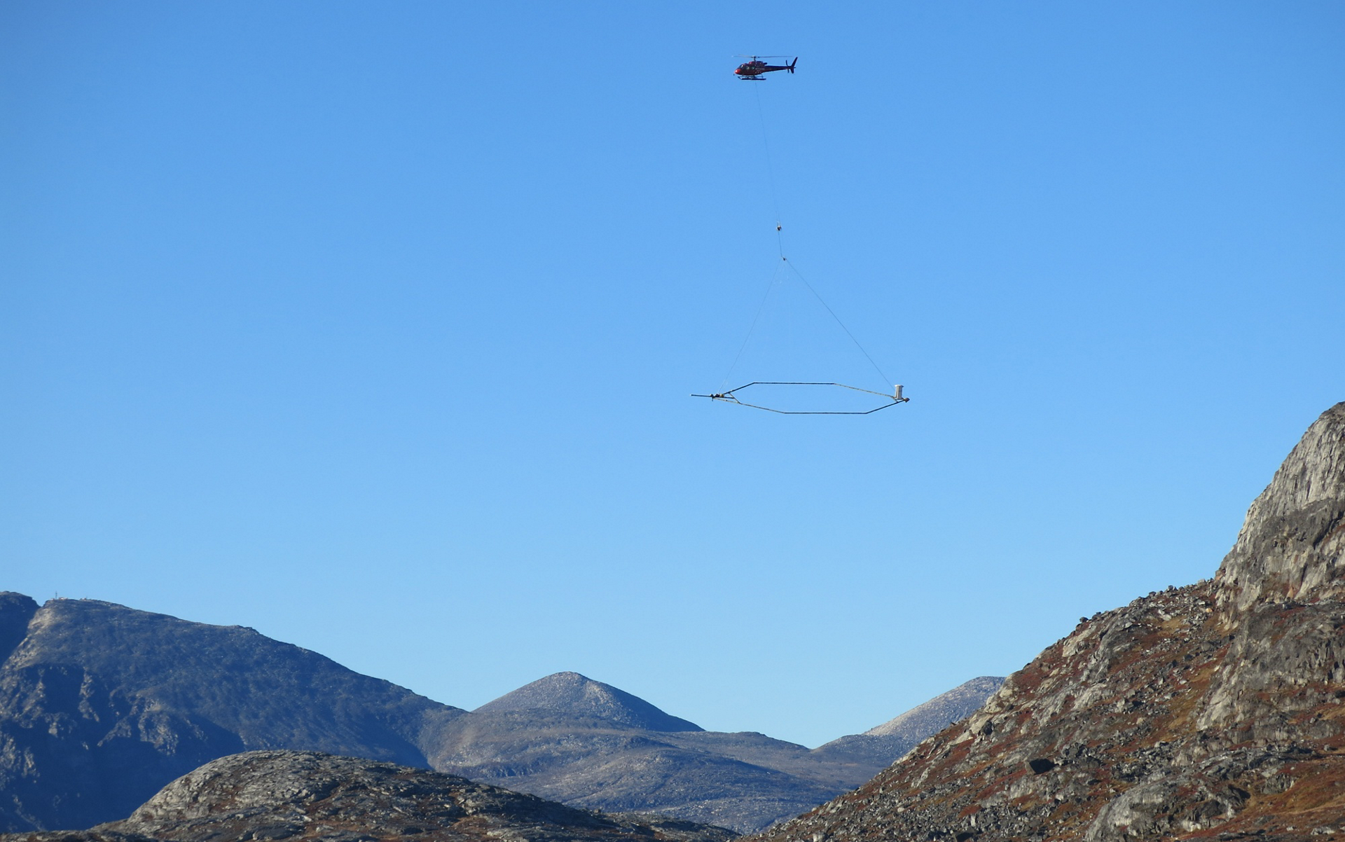An H125 deployed in Greenland maps groundwater using the geophysical system from SkyTEM