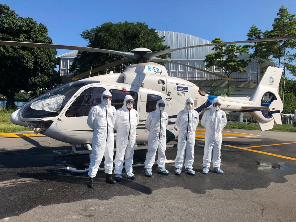 The daily routine of the Air Operations Coordination (COA) in Rio de Janeiro has been hugely impacted by the crisis. Prior to the outbreak, COA operations usually involved the transport of the governor and his/her close collaborators. With the arrival of the pandemic, the team now supports the State Military Fire Department to carry out inter-hospital transport of Covid-19 patients with their H135 helicopter.
