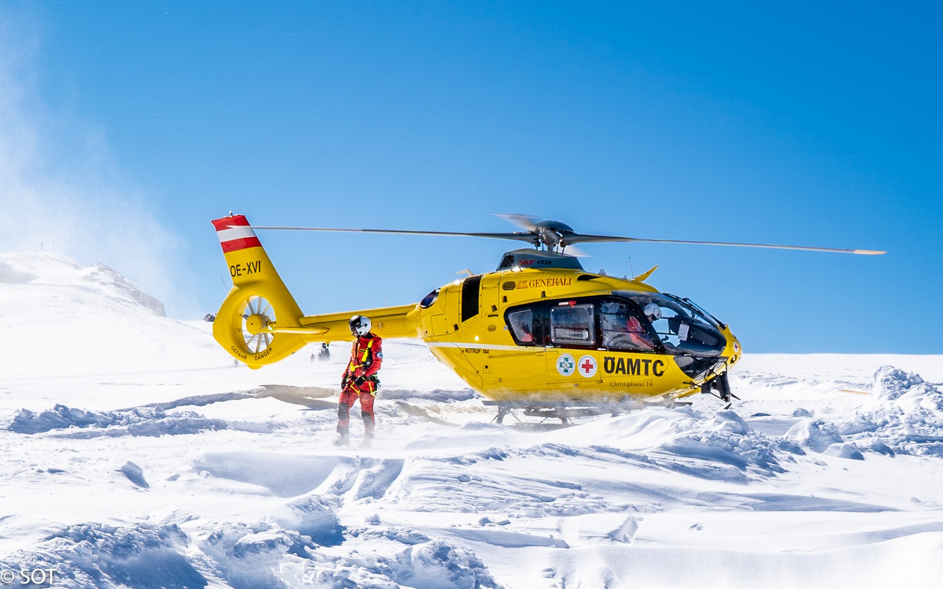 Airbus Helicopters and ÖAMTC Air Rescue have signed a firm contract for the purchase of five H135s.
