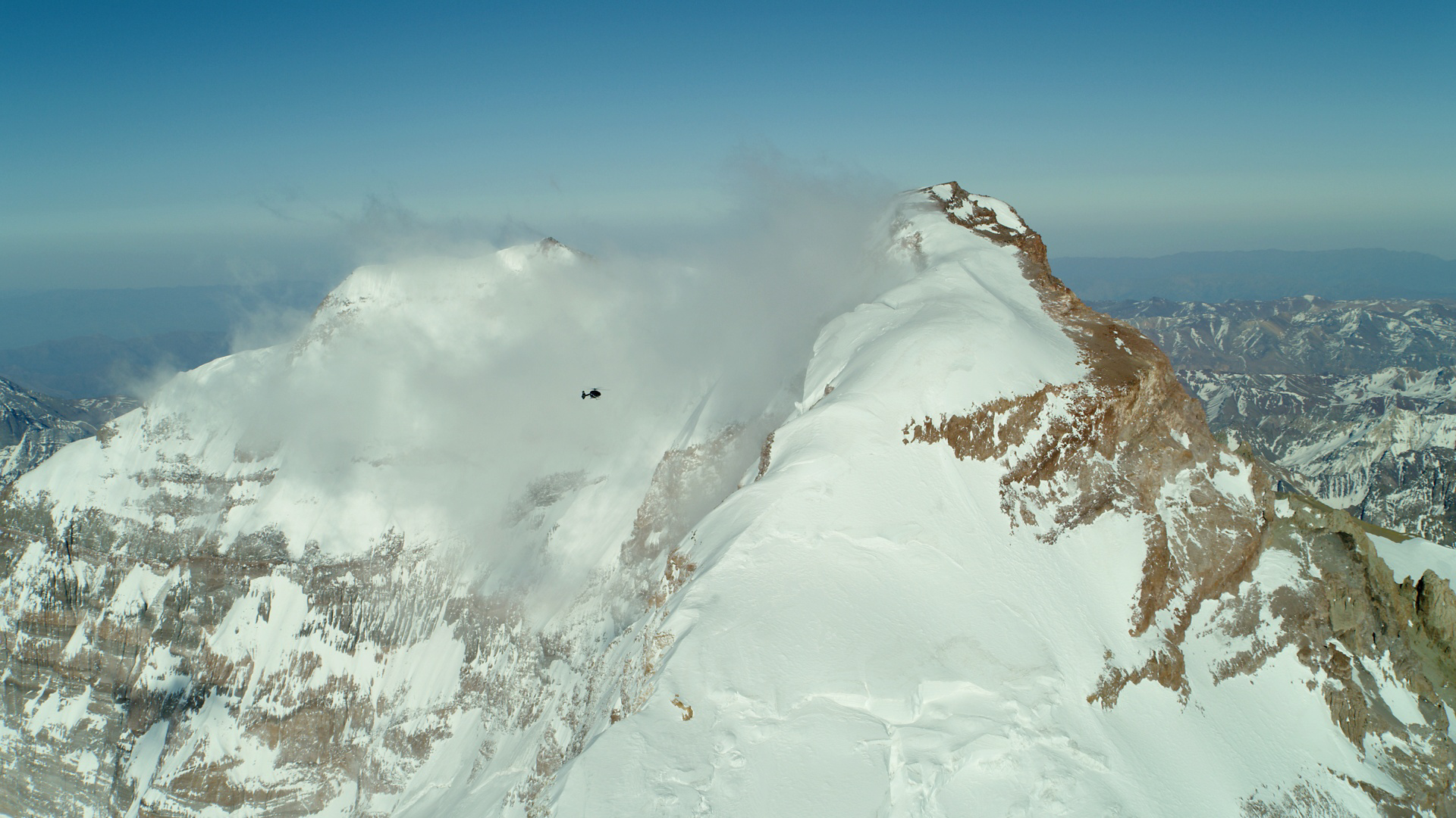 On 24 September, Airbus H145 landed on Argentina’s tallest peak, Aconcagua. It was a team effort and opened new frontiers for the twin-engine H145.