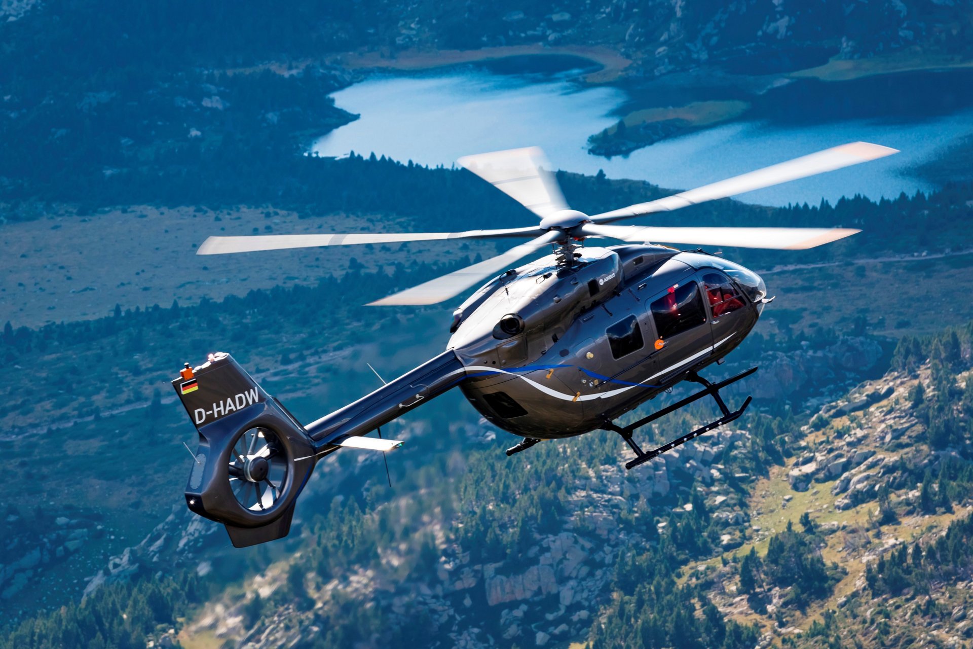 Chicago-based customer David MacNeil is the first business and private aviation customer in North America to choose the new 5-bladed H145, announced today at the Heli-Expo trade show. 