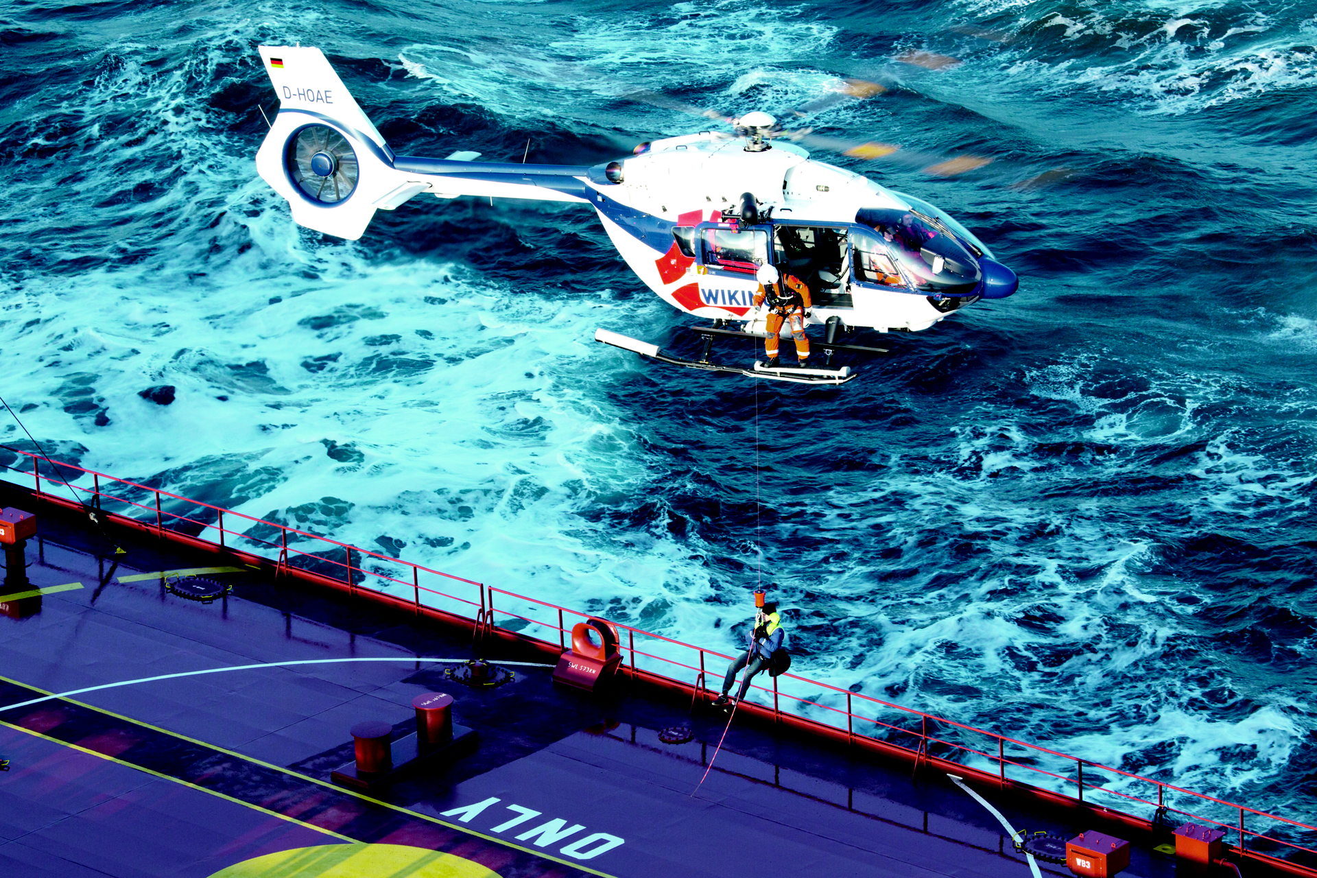 Sea support: 
A Wiking Helikopter
Service H145 in action