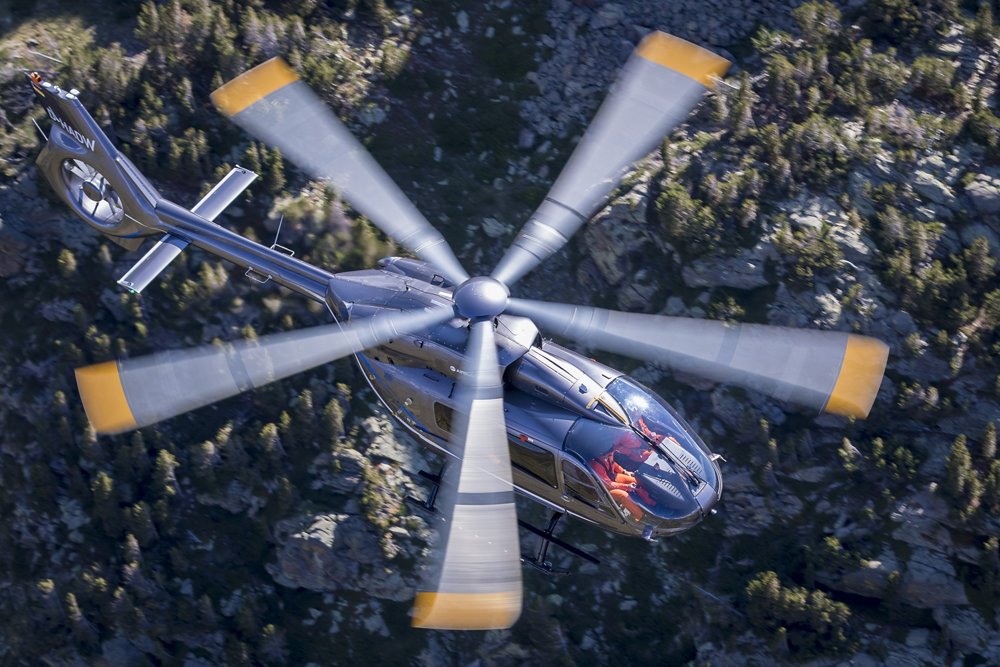 空气管直升机H145腐脱液的五刃转子版本的空中。乐动体育app靠谱吗