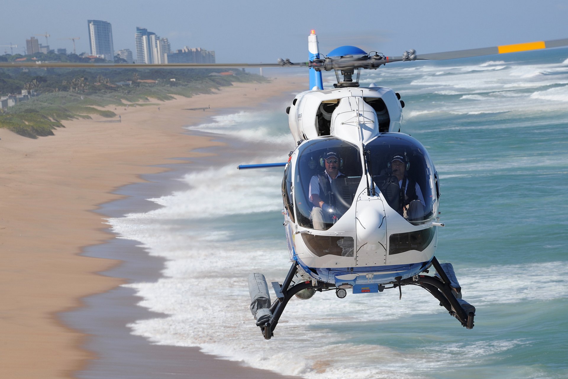 With daily operations that traverse Durban’s popular Golden Mile beaches and world-renowned surf sites, Acher’s choice in helicopter took in the H145’s good one-engine inoperative performance and Helionix avionics, safety attributes that contribute to the operator’s record of successful hoists and transports.