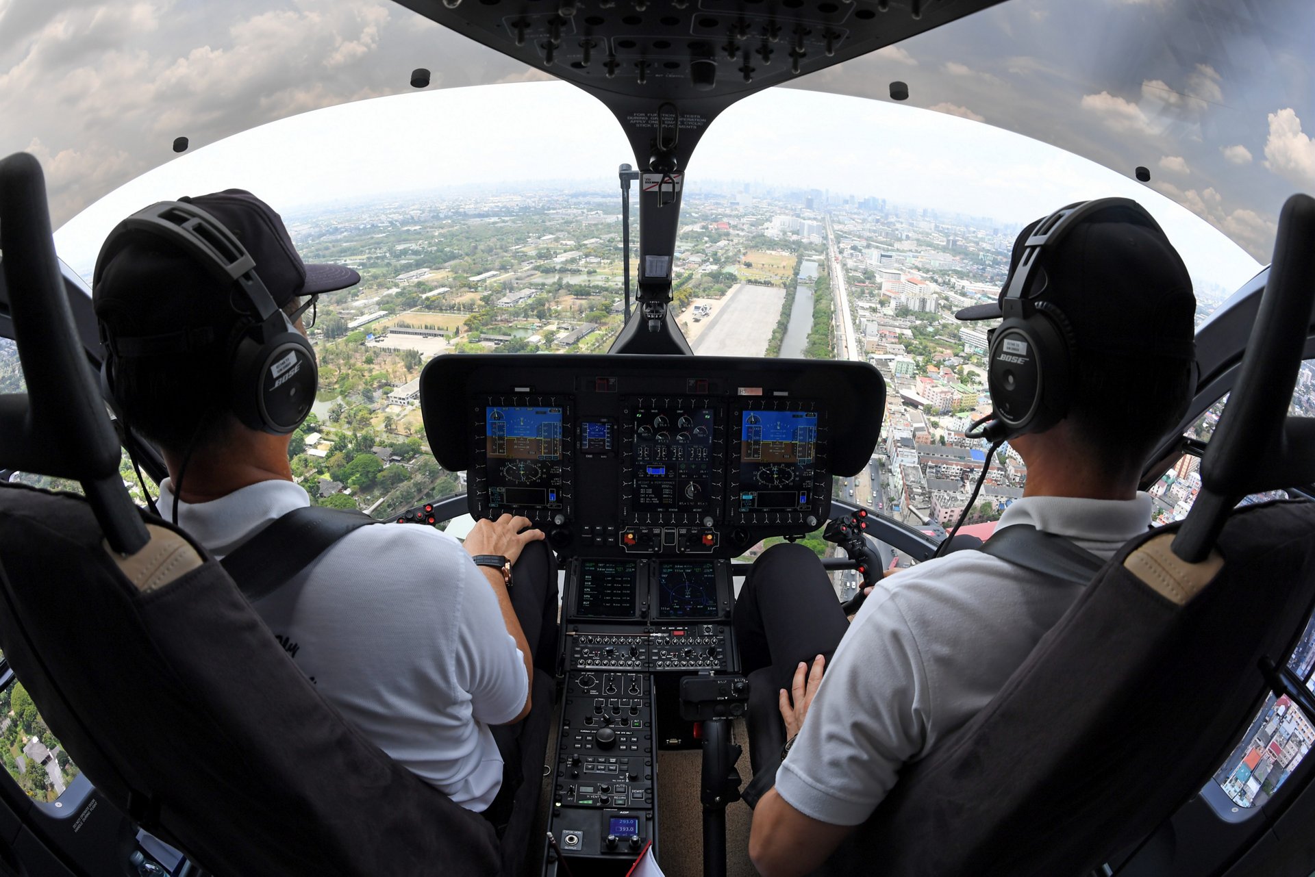 Airbus’ fleet of helicopters equipped with the Helionix avionics system have surpassed the symbolic milestone of 100.000 flight hours, just three years after customer operations started.