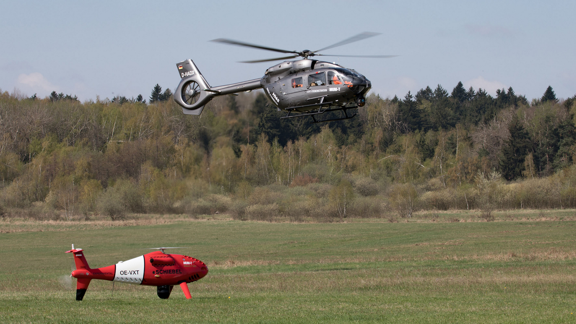 Airbus Helicopters and Schiebel have tested Manned Unmanned Teaming (MUM-T) capabilities between an H145 platform and a CAMCOPTER® S-100 Unmanned Air System (UAS), thus becoming the first European helicopter manufacturers to demonstrate this technology with the highest level of interoperability (LOI°5).