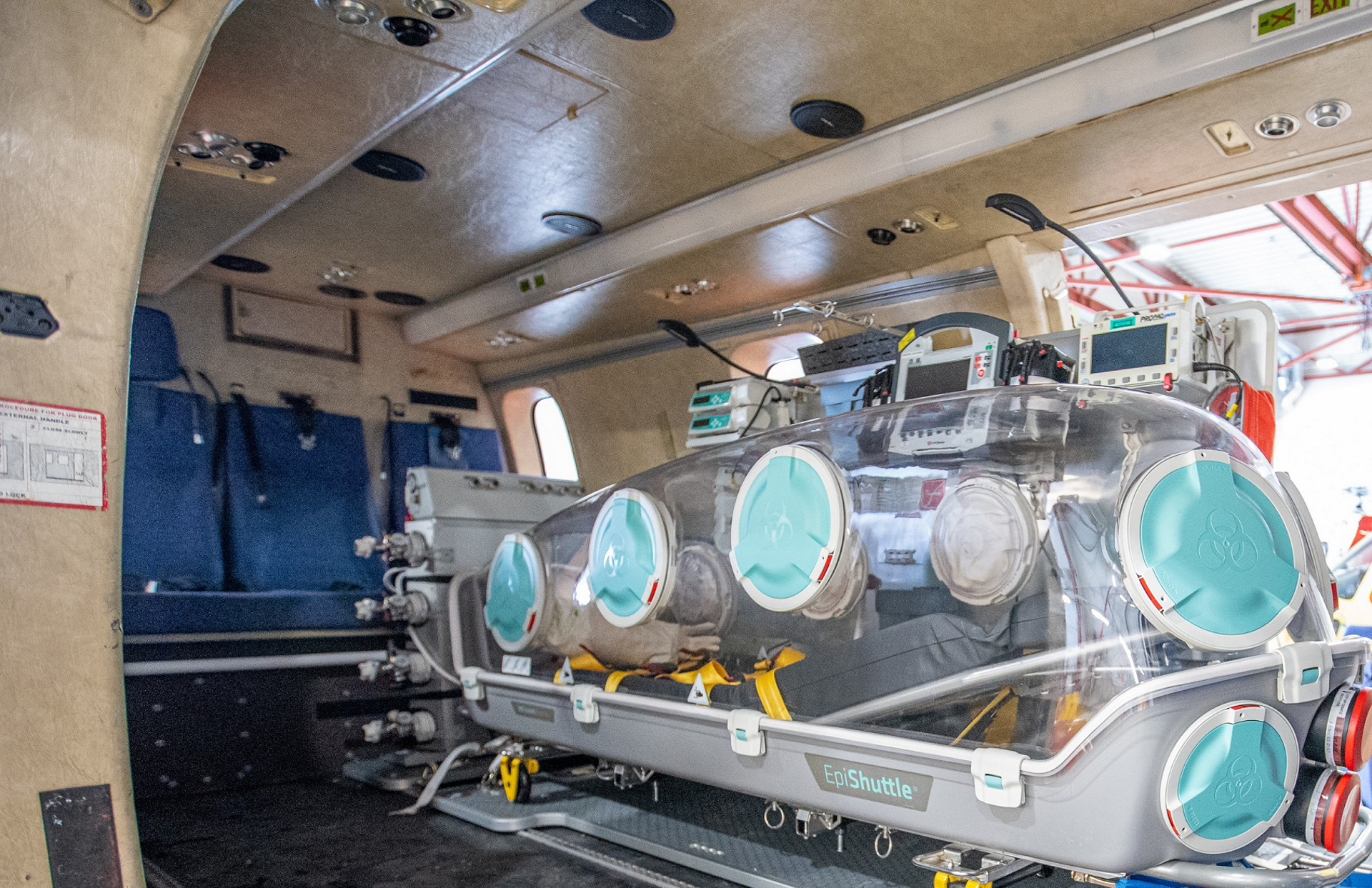 In Norway, Super Puma helicopter operator Lufttransport reacted fast to an urgent request from Norwegian Air Ambulance Services (Luftambulansetjenesten) with the rapid installation of the EpiShuttle to transport COVID-19 victims to hospital in the north of the country.