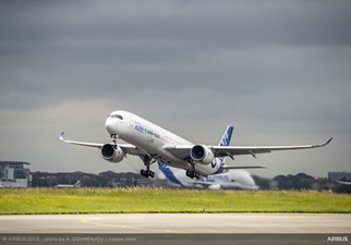 As the longest-fuselage member of Airbus’ A350 XWB Family, the A350-1000 seats a total of 366 passengers while offering a spacious and quiet cabin, wider seats and elegant ambient lighting