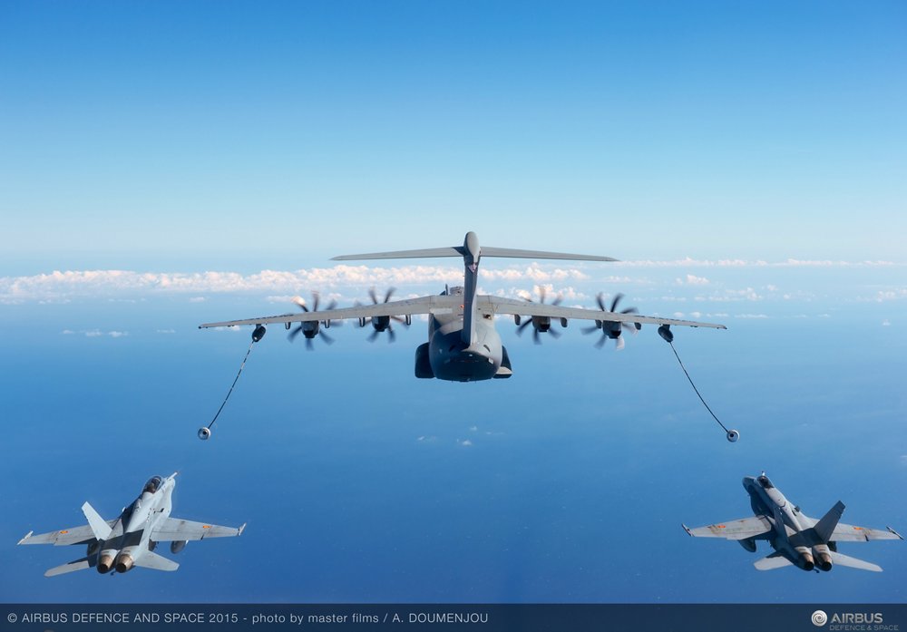 A400M refuellinh two F-18