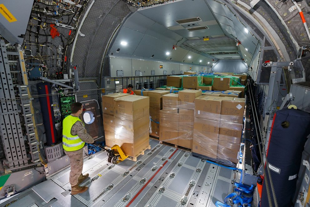 Airbus A400M transports masks to Spain in support of COVID-19 crisis efforts 
