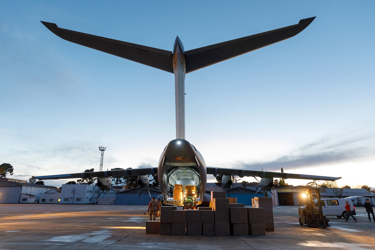 Operated by an Airbus crew, an A400M airlifter performed an air-bridge between Toulouse, France and Madrid, Spain to deliver critically-needed face mask supplies for the Spanish health system