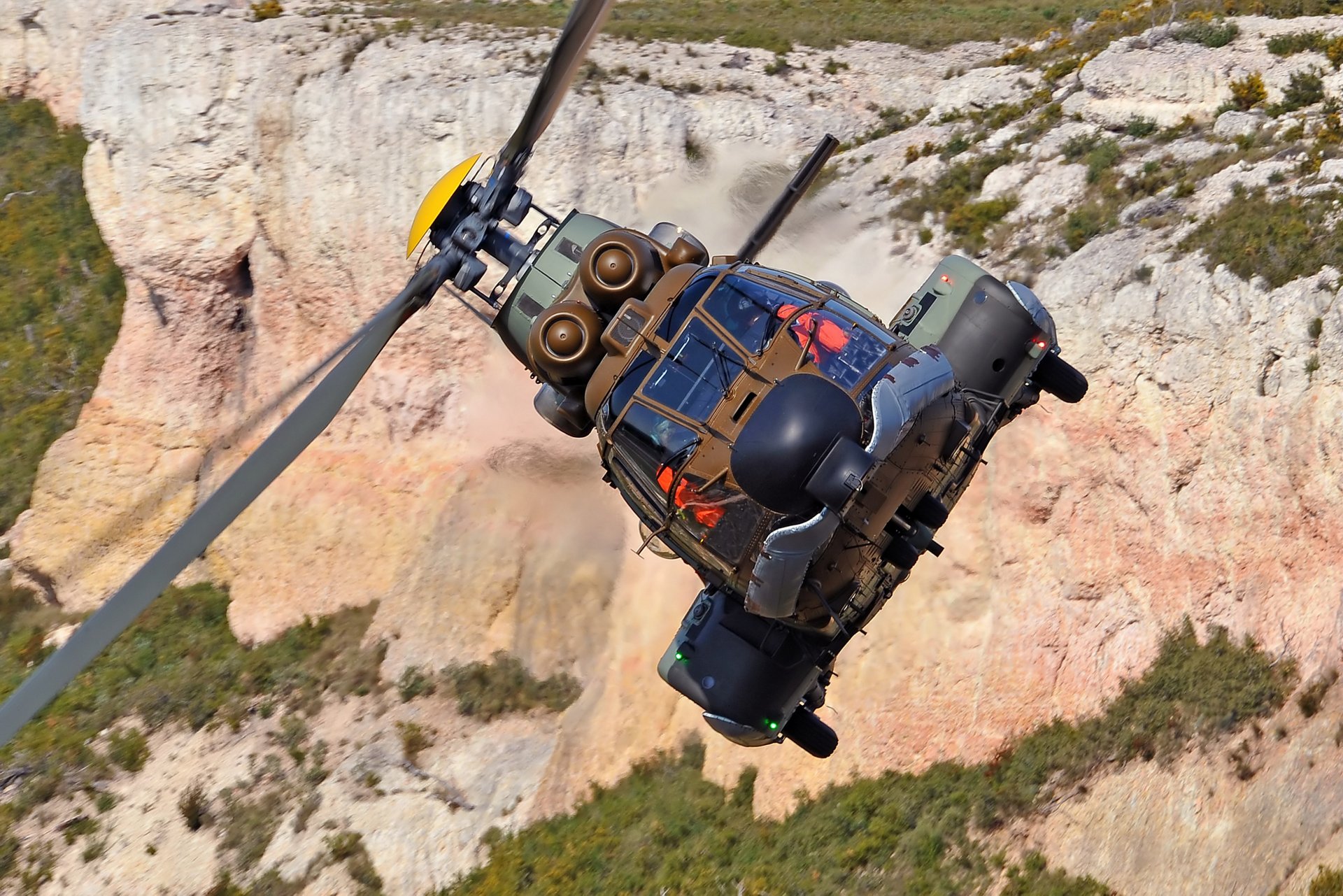 The H215M is a nine-tonne-class rotorcraft from Airbus’ Cougar/Super Puma family, combining the product line’s mission-proven ruggedness with a full glass cockpit, modern avionics, competitive operating and maintenance costs, and the ability to be armed for ground attack and support missions.