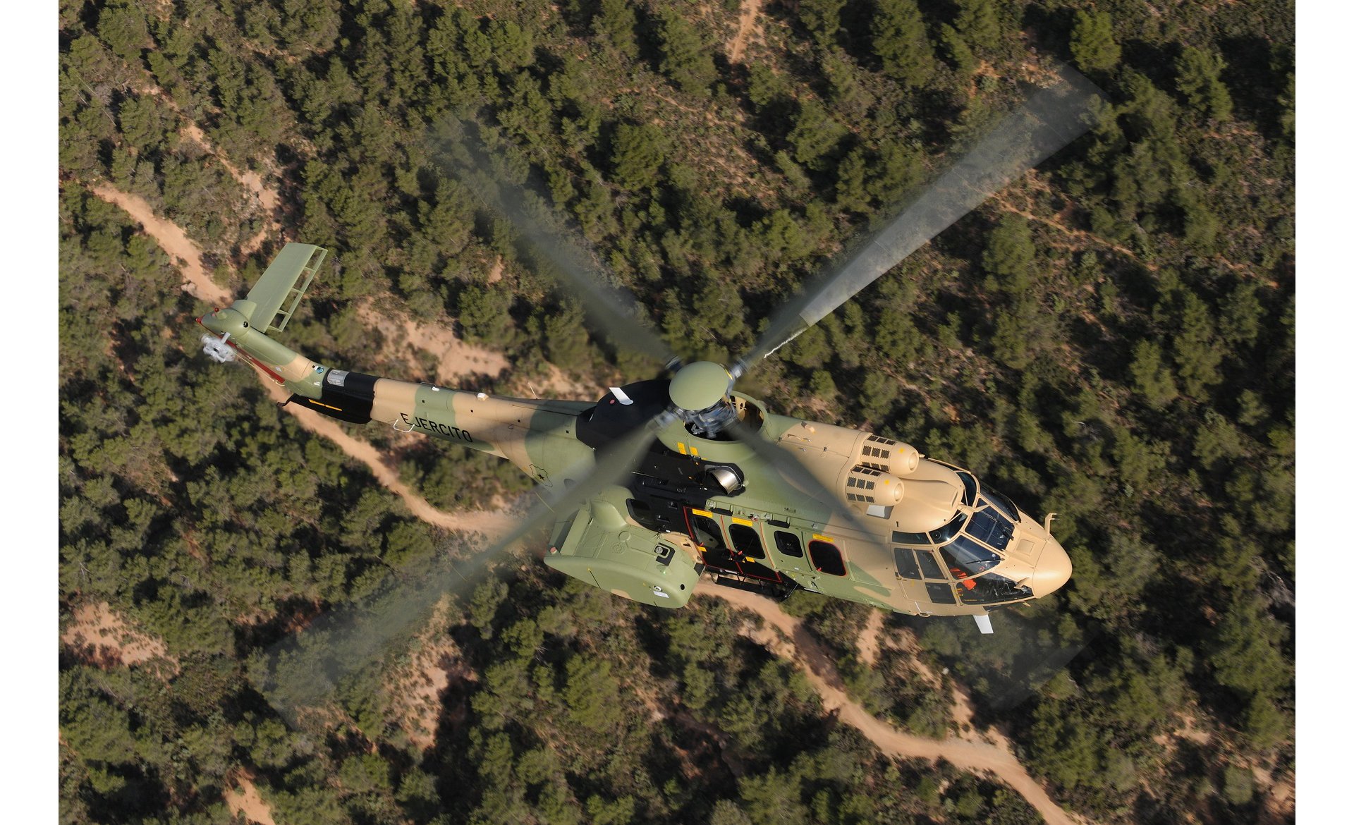 Airbus Helicopters and IAR have signed a general agreement for an exclusive cooperation for the heavy twin engine H215M multi-role helicopter. Under this general agreement IAR will become the prime contractor for the H215M for any future order by the Romanian Ministry of Defense to replace their ageing fleet.