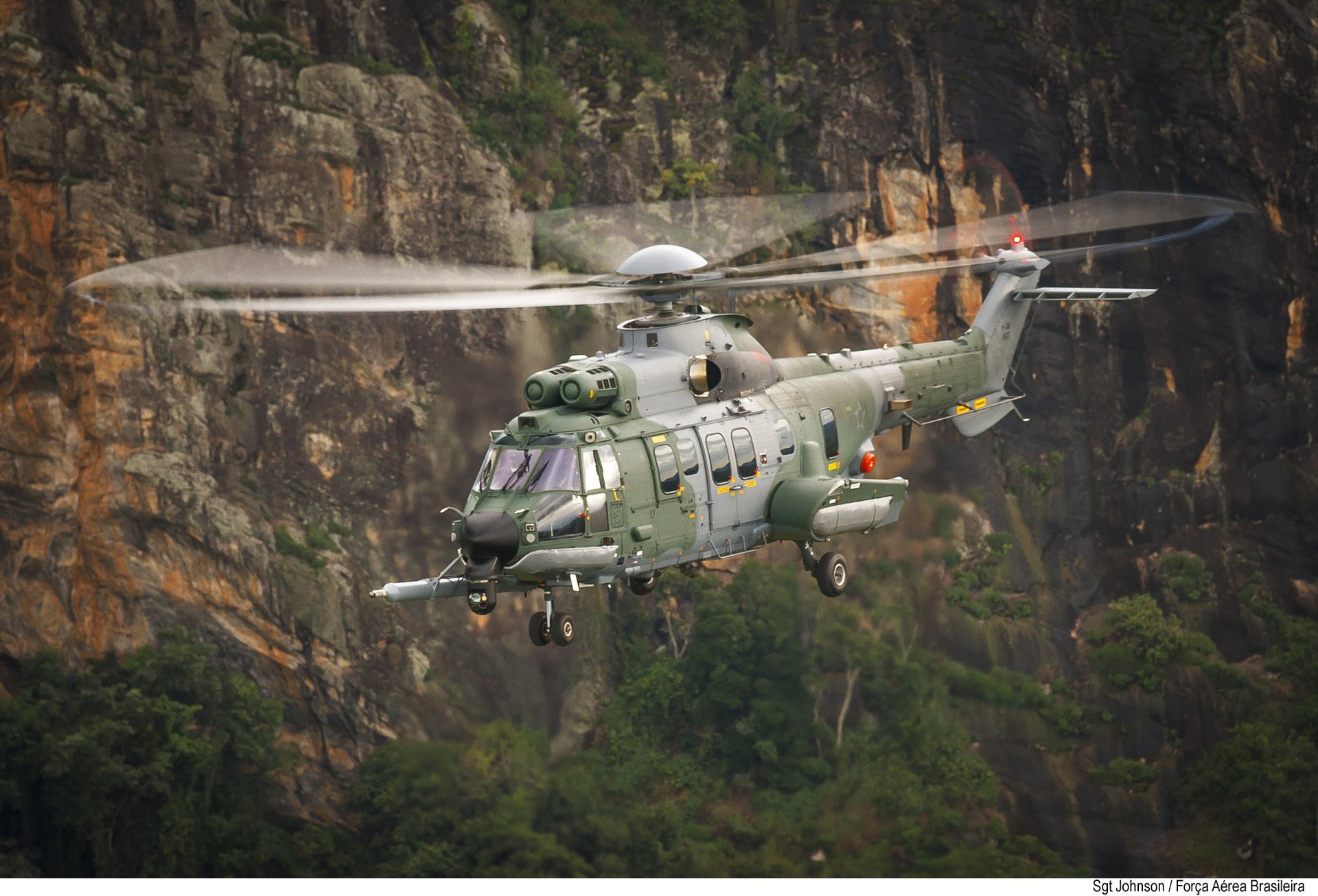 Airbus Helicopters’ customer center in Brazil, Helibras, has delivered three additional H225M to the Brazilian Armed Forces. Two are destined for the Brazilian Army and the third for the Brazilian Air Force, bringing to seven the total number of H225M delivered to Brazil in 2015.