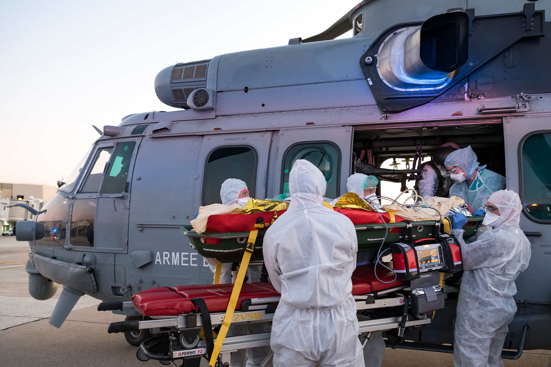 On April 1, 2020, two Caracals from BA 120 in Cazaux were used to transport Covid-19 patients from Ile-de-France.