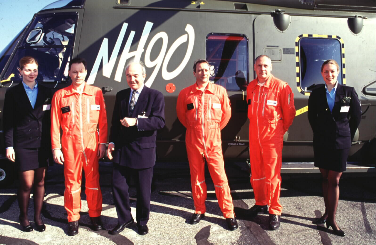 1996年2月15日:NH90的首次正式飞行仪式在法国马里尼昂的空客直升机(前欧洲直升机公司)工厂举行，来自法国、意大利、德国和荷兰(参与NH90计划的国家)的军事和政府代表出席了仪式乐动体育app靠谱吗。