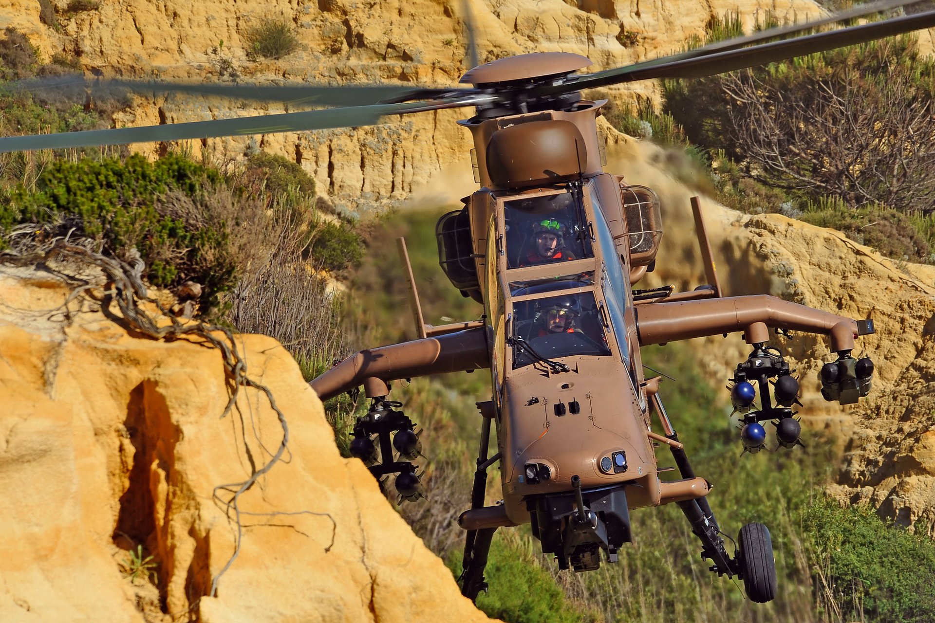 The combat helicopter that will perform the flight demonstration in August 2015 is a Tiger HAD from the French Army. It is a modern, combat-proven, high-tech helicopter with the first all-composite structure, one of the latest glass cockpits and a full range of armament allowing it to successfully fulfill multiple missions such as attack, escort, ground fire support, armed reconnaissance and combat.