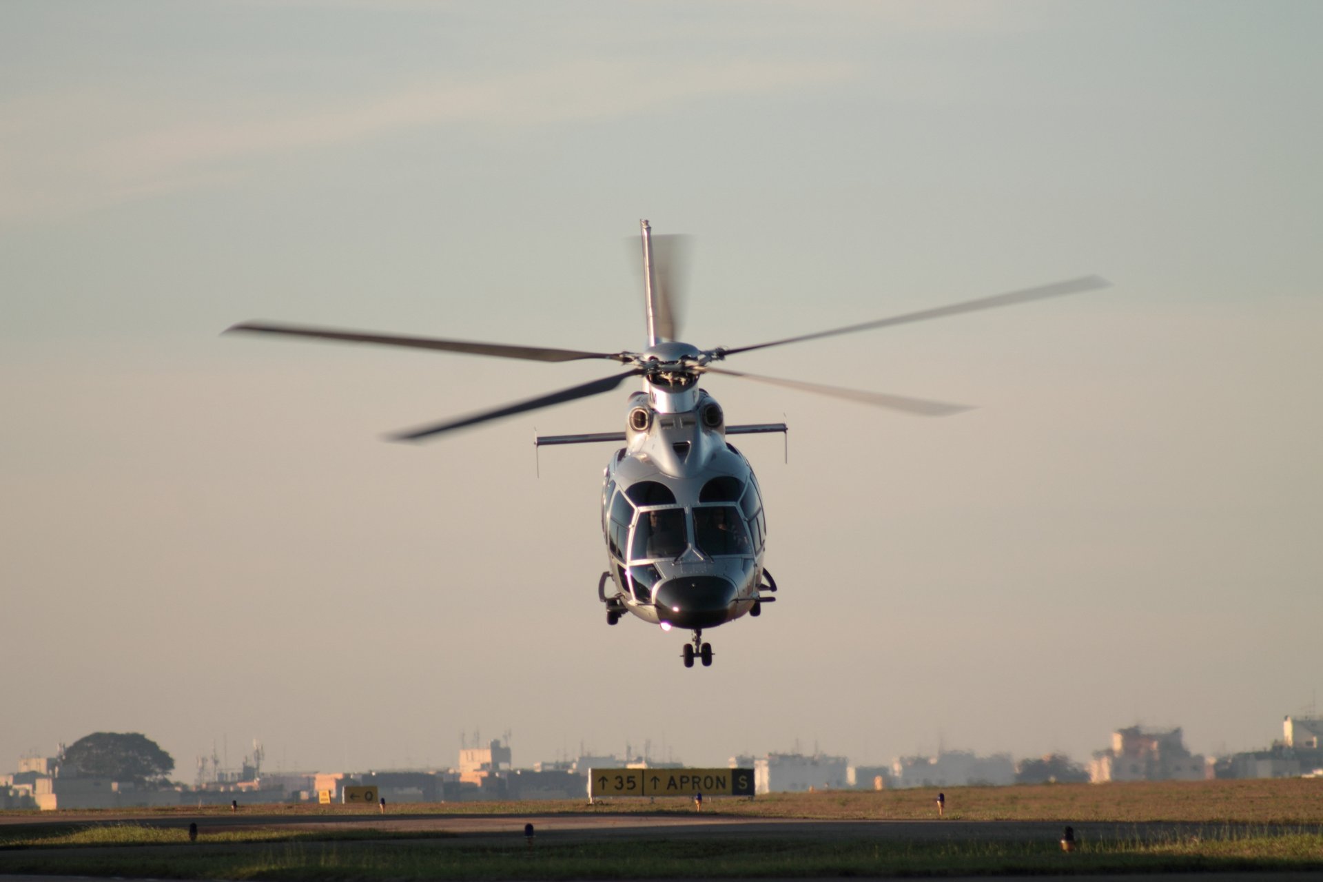 An operator of two H155 helicopters for executive transportation based in São Paulo has become the first Brazilian civilian customer to sign an HCare Smart contract with Airbus Helicopters.