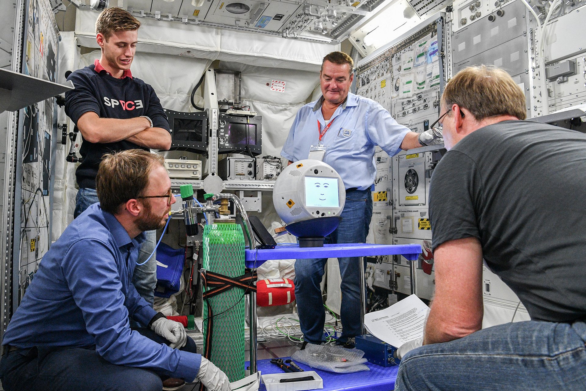 CIMON-2 under test:  (from left) Christian Karrasch (DLR), Julien Doche (Airbus), Reinhard Schönfelder (Airbus) and Bernd Rattenbacher (BIOTESC). 

Copyright: DLR