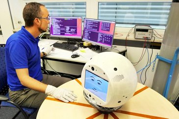Testing Next Crew Assistant CIMON-2