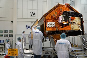 Airbus engineer testing ocean satellite Sentinel-6A’s