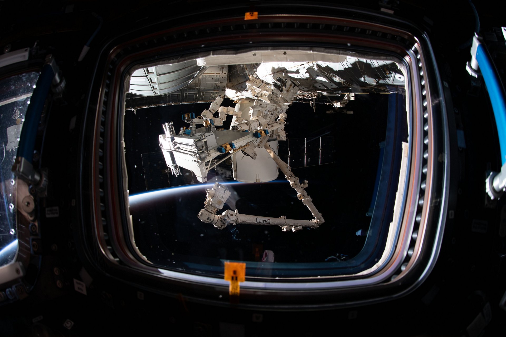 Bartolomeo in the parking position below the Destiny module (©NASA)