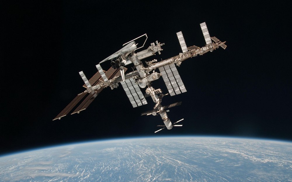 国际空间站(ISS)在轨道上的景象。