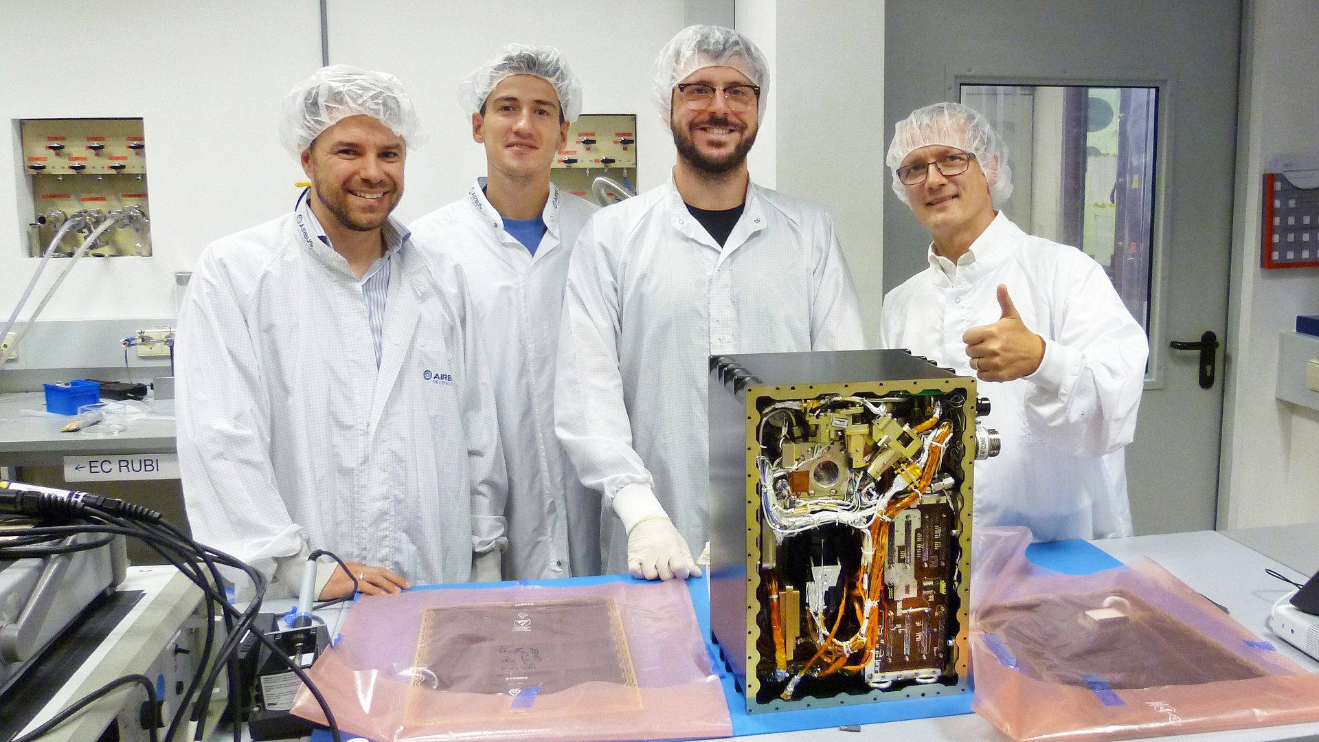 Thumbs up: RUBI project manager Olaf Schoele-Schulz from Airbus (right) signals RUBI is ready to fly.  RUBI (Reference mUltiscale Boiling Investigation), a fluid science experiment developed and built by Airbus for the European Space Agency (ESA), addresses the fundamentals of the boiling of fluids.