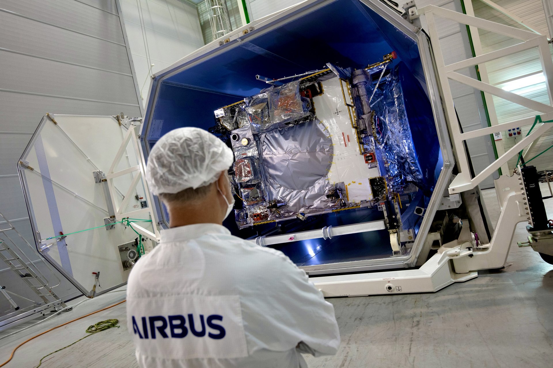 The Airbus-built JUICE spacecraft, (JUpiter ICy moons Explorer mission) developed for the European Space Agency (ESA)  has arrived in Toulouse, where it will stay for its final assembly and test campaign at Airbus’ satellite integration centre, before being shipped to Kourou in French Guiana for launch on Ariane 5.