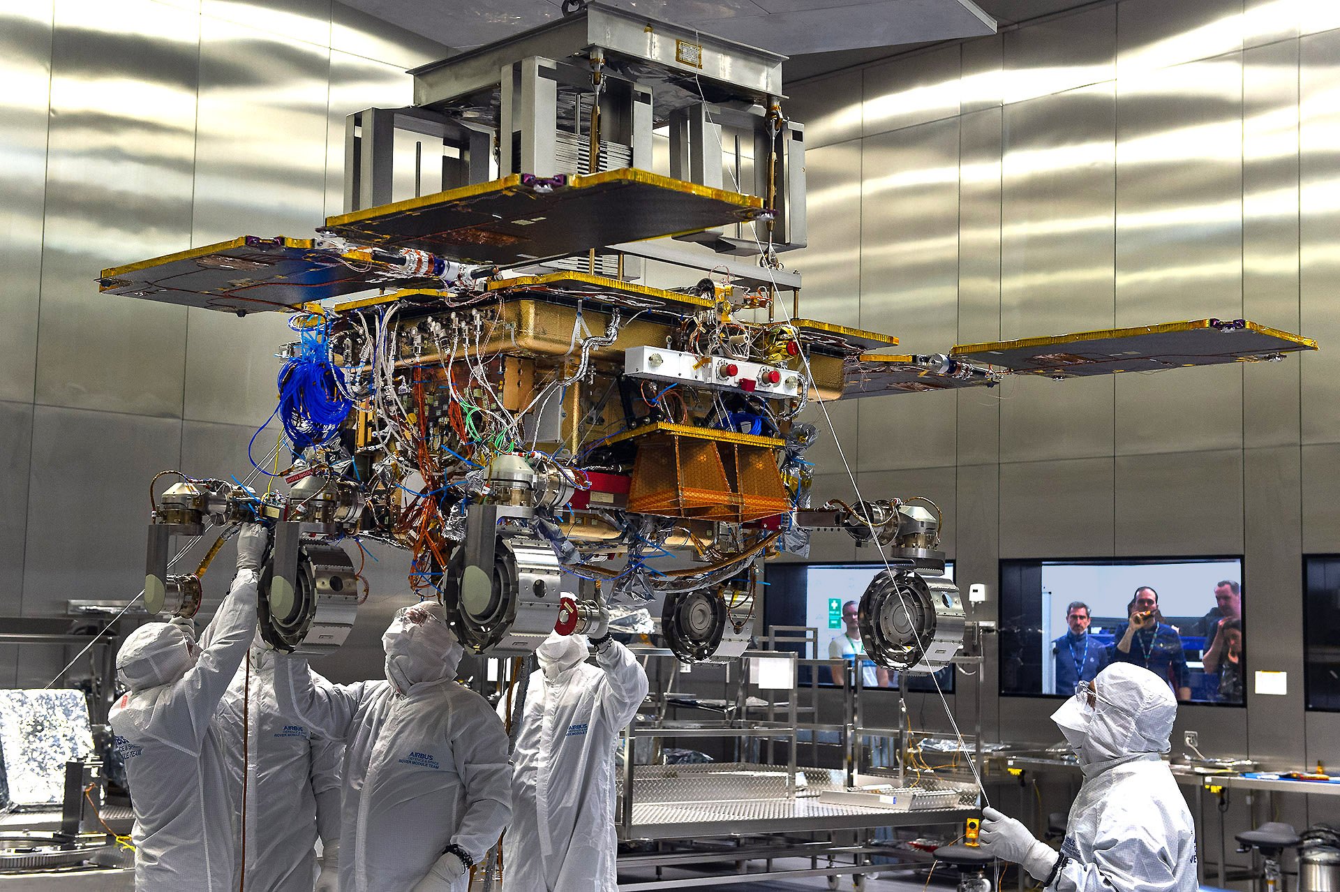Airbus Defence and Space Bio Clean Room, Stevenage.

Copyright: Max Alexander / Airbus.