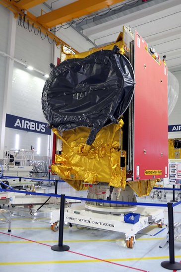 EUTELSAT QUANTUM in Airbus Cleanroom