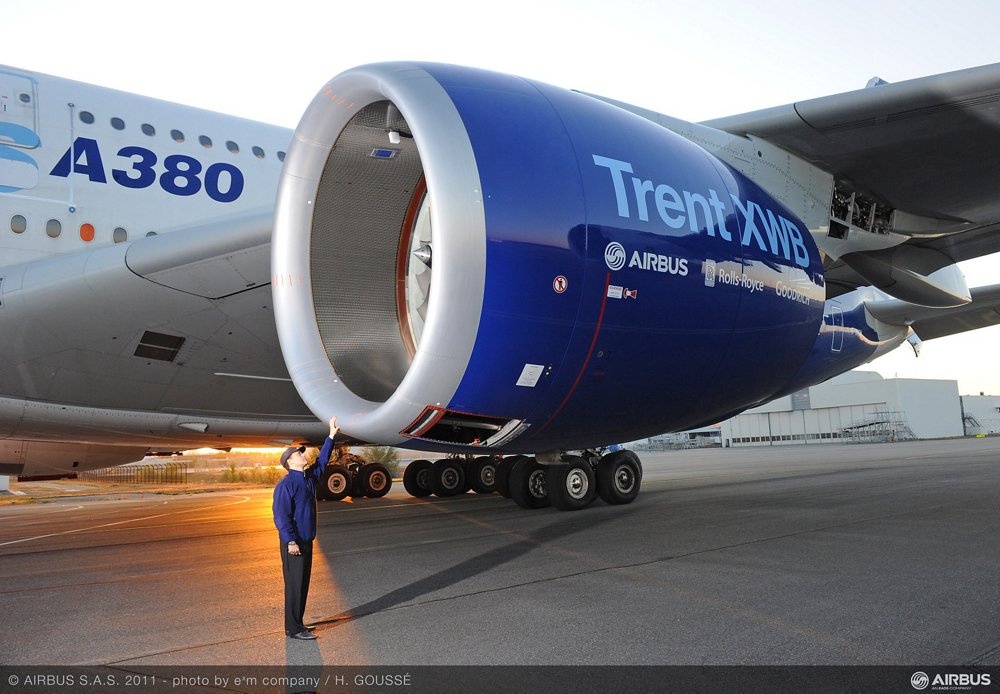 A Rolls-Royce Trent XWB engine, developed for Airbus’ A350 XWB commercial aircraft, underwent in-flight evaluations on the A380 flying testbed aircraft. 