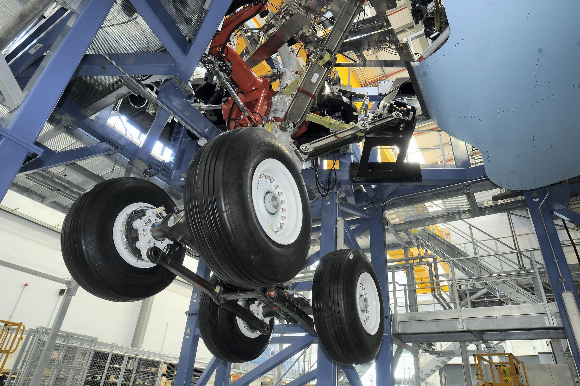 Airbus Opens A350 Xwb Landing Gear Systems Test Facility In The Uk Commercial Aircraft Airbus
