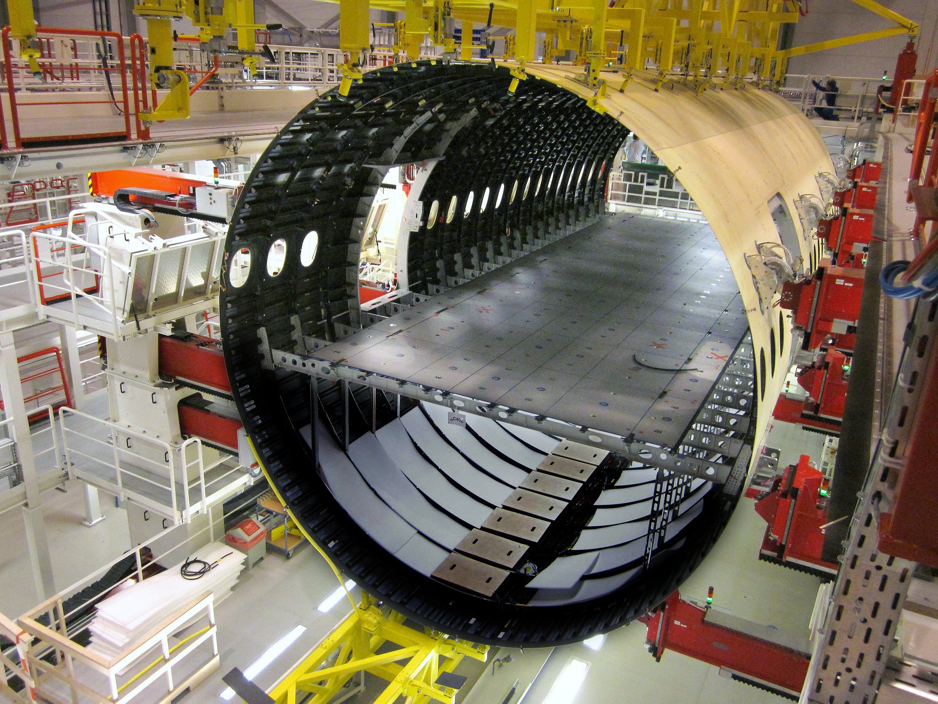 The A350 XWB "MSN1" forward fuselage takes shape ...